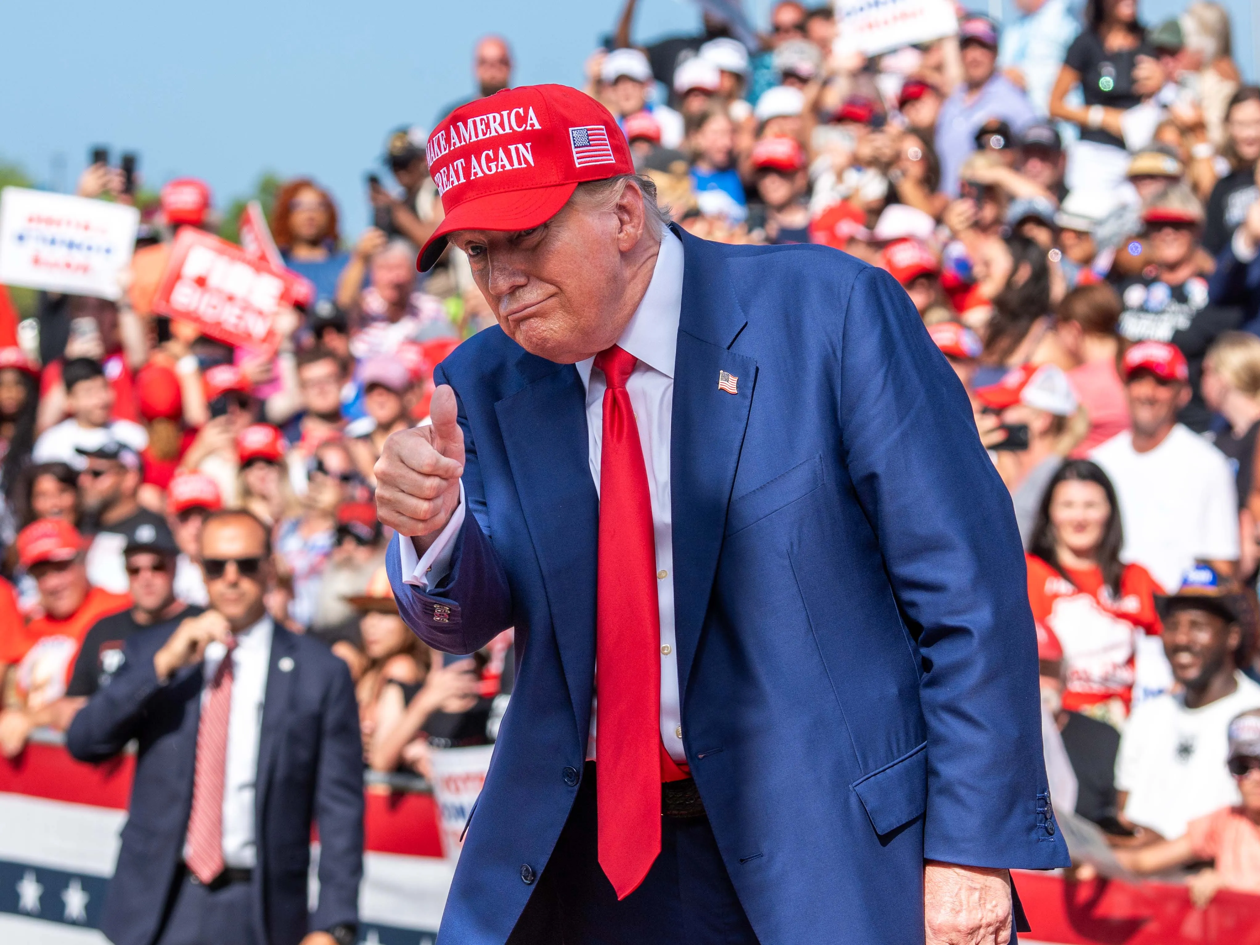 74145343007-240618-trump-visit-p-24.webp