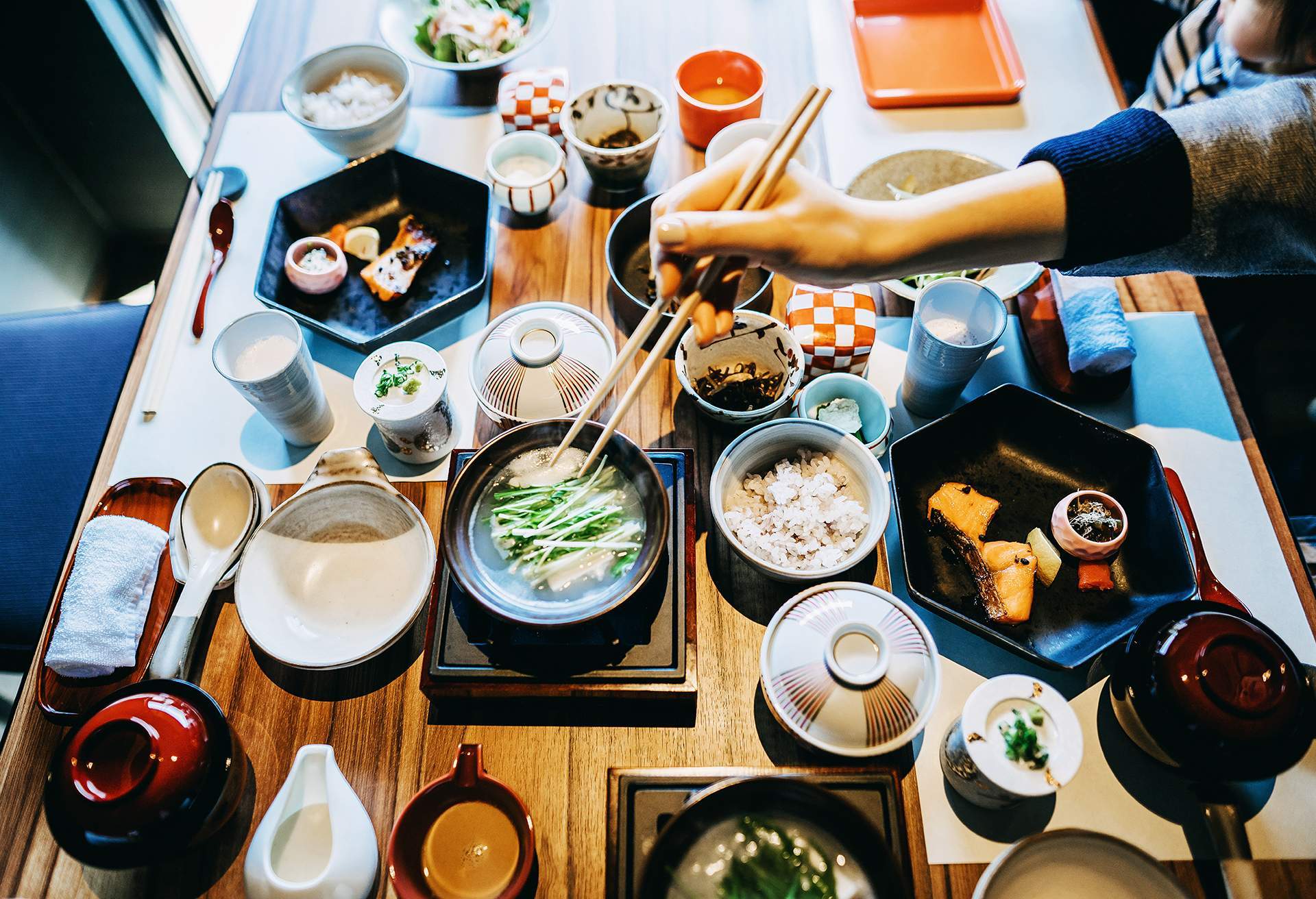 theme-food-japanese-kaiseki-gettyimages-1148177856.jpg
