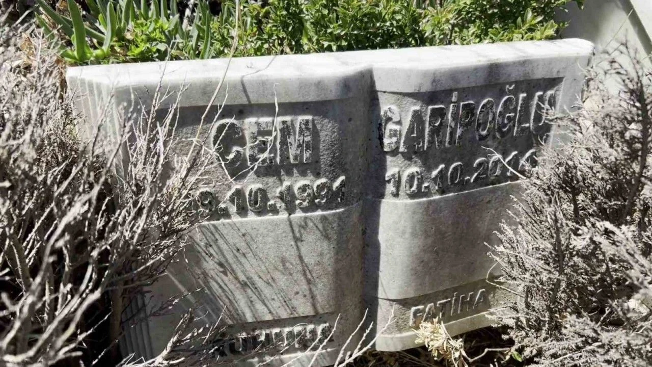 cem-garipoglunun-acilacak-olan-mezarinin-son-hali-boyle-goruntulendi.webp