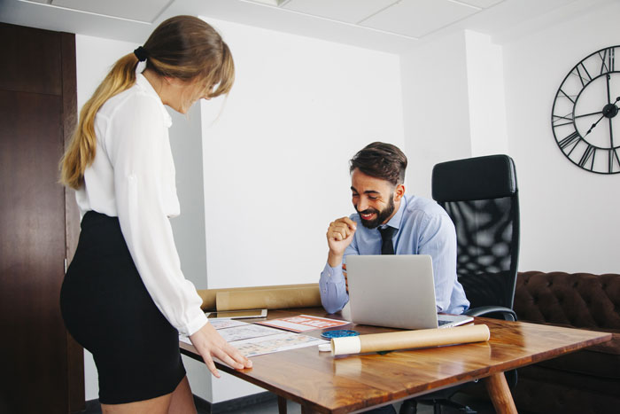 girlfriend-had-affair-with-boss-stock4.jpg