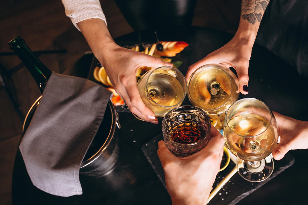 male-female-hands-close-up-with-cocktails-1303-13495.webp