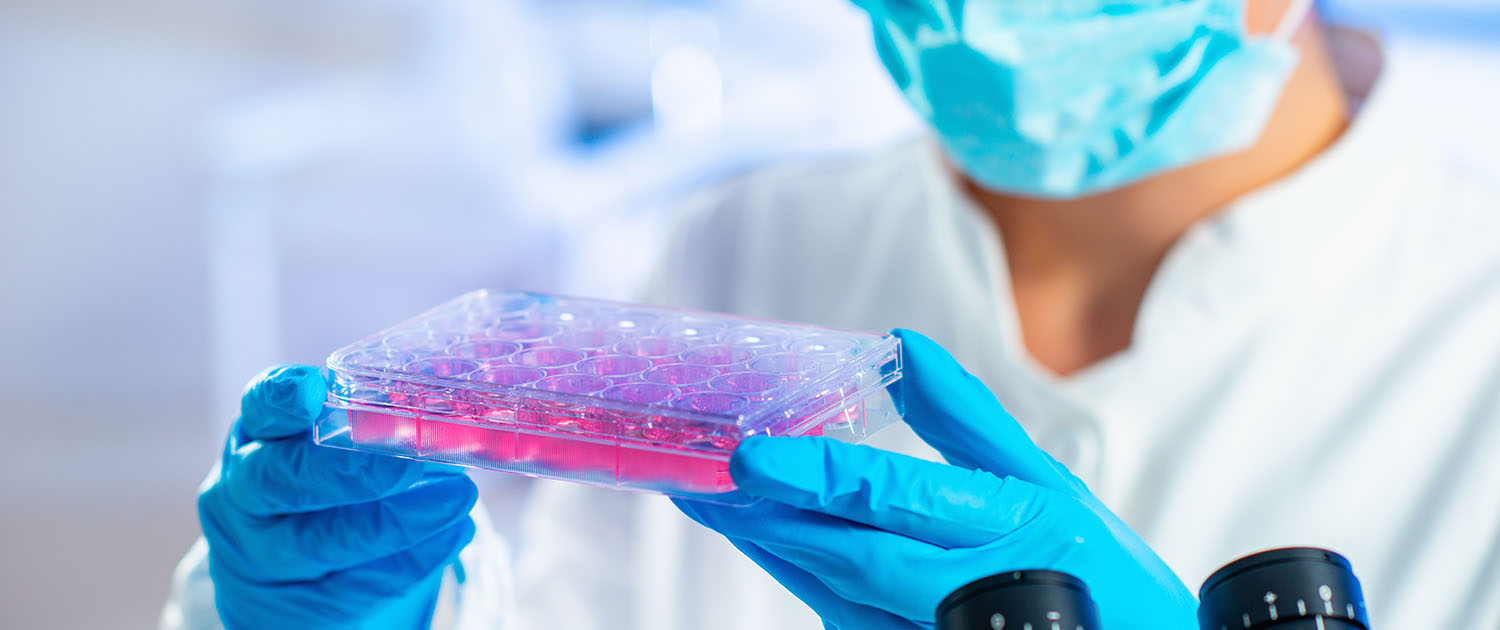 stem-cell-researcher-working-in-laboratory-pv2zbr7-1.jpg