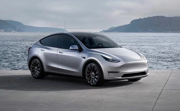 tesla-model-y-turkiye-fiyat-listesi-ddlx.webp
