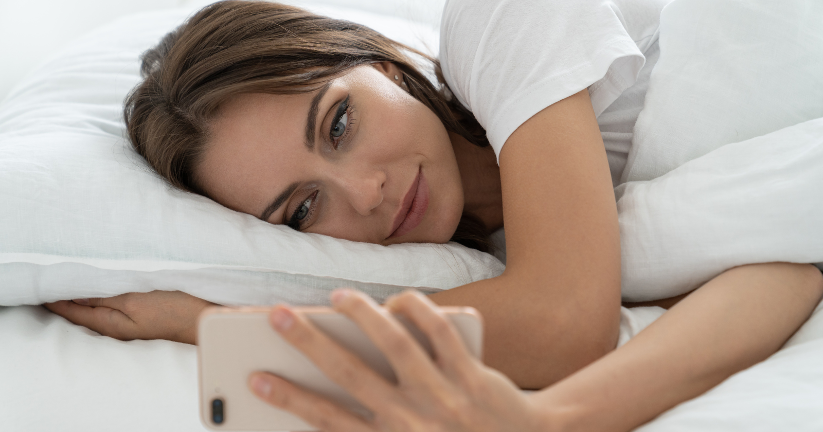 people-who-check-their-phone-as-soon-as-they-wake-up-in-the-morning-typically-display-these-8-traits-according-to-psychology.webp