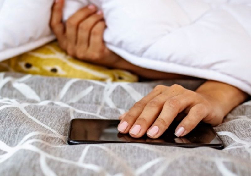 things-to-do-instead-of-grabbing-your-phone-in-the-morning-800x560.jpg