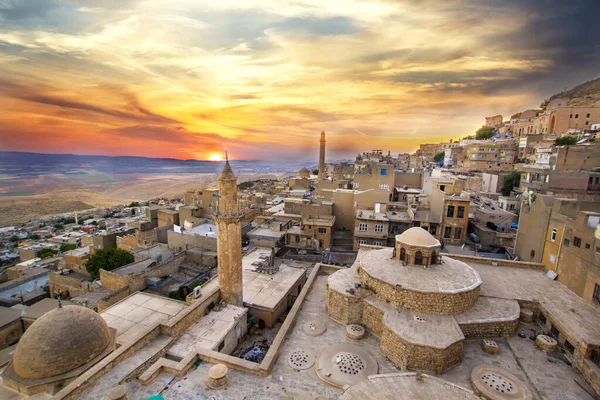 depositphotos-374642368-stock-photo-mardin-landscape-beautiful-sunset-clouds.jpg