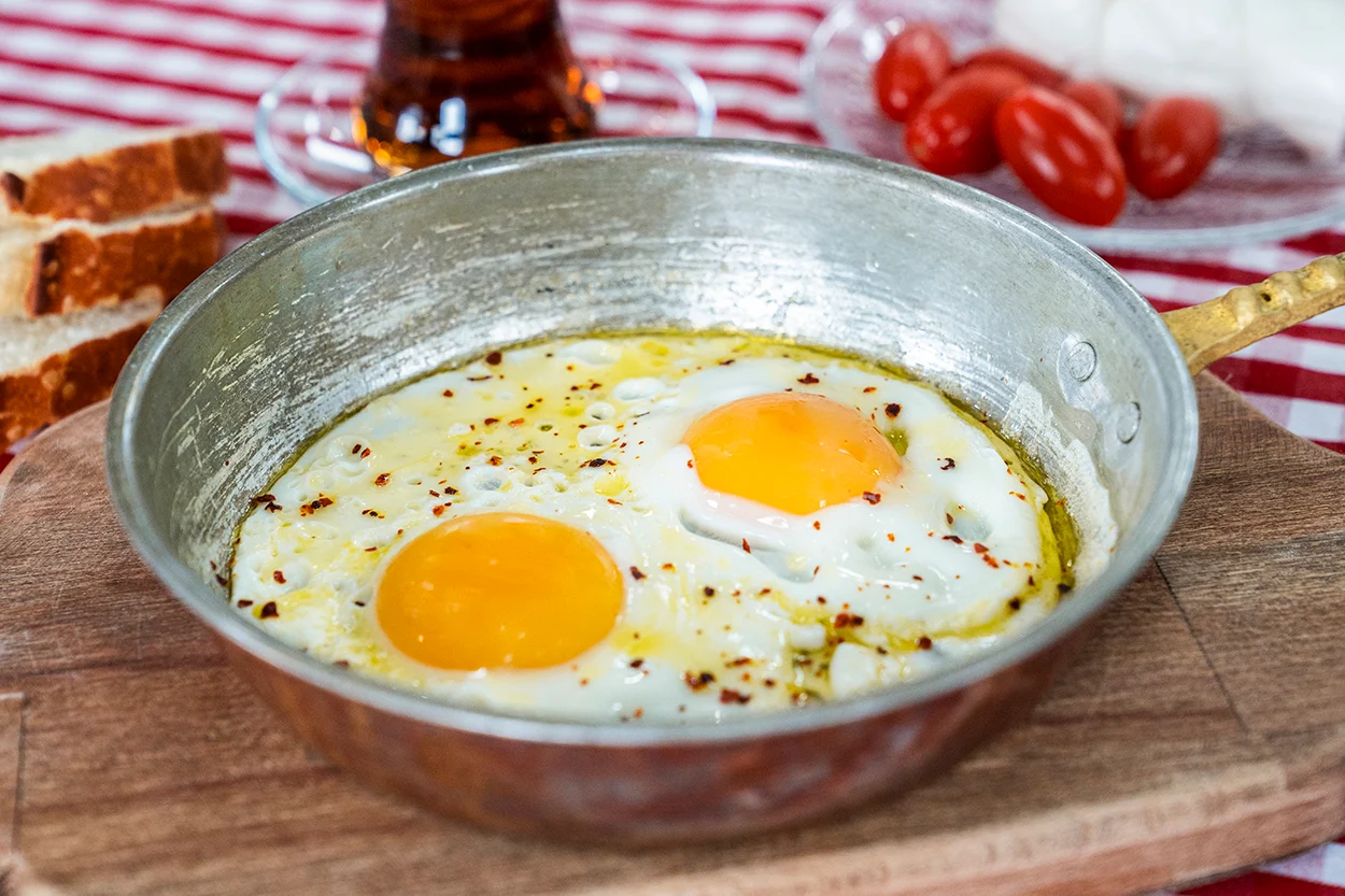 sahanda-yumurta-yemekcom.webp
