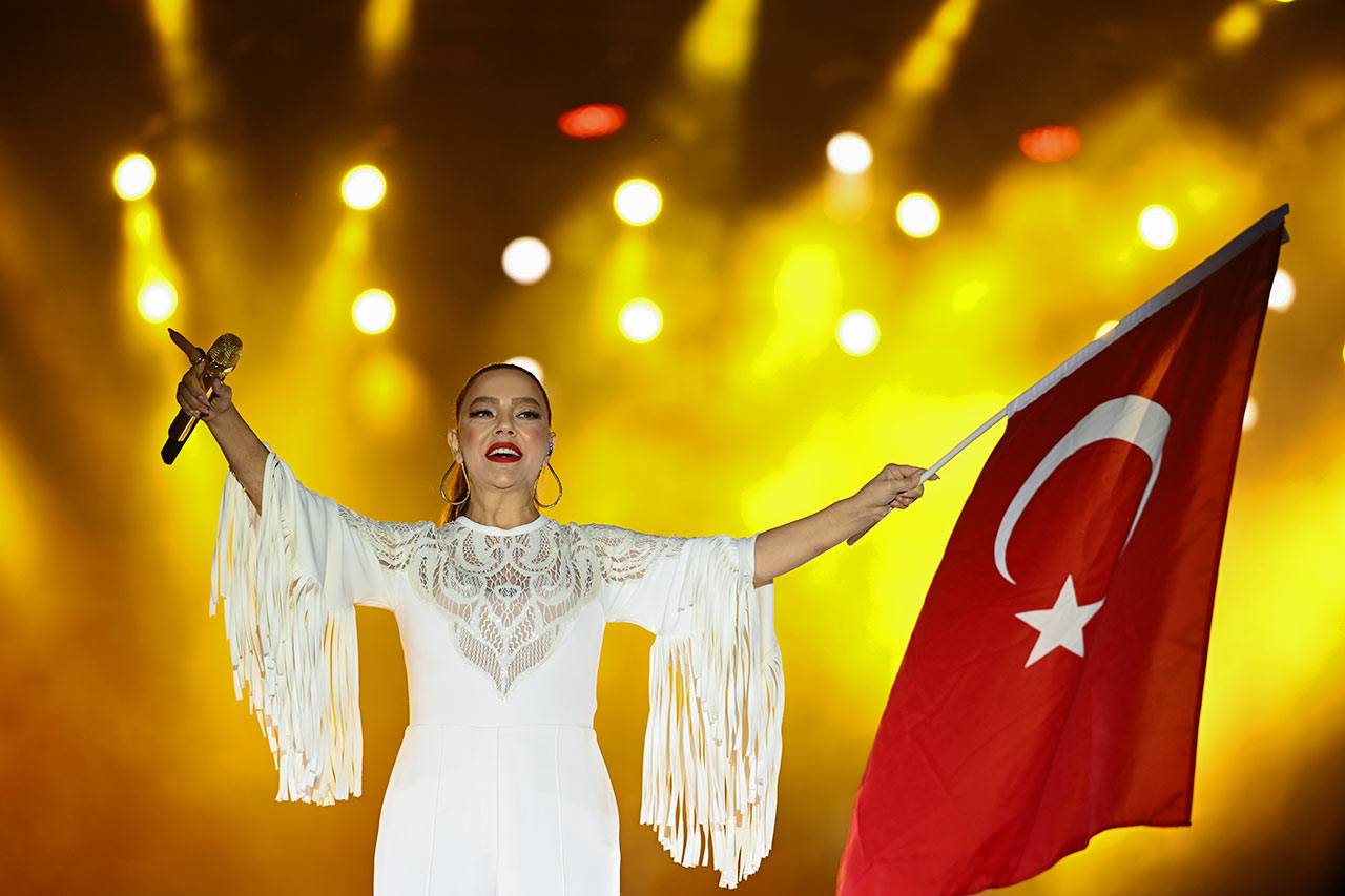 ebru-gundes-konseri-ankara-abb-03112024-aa-4-we4pcrsx-webp.jpeg