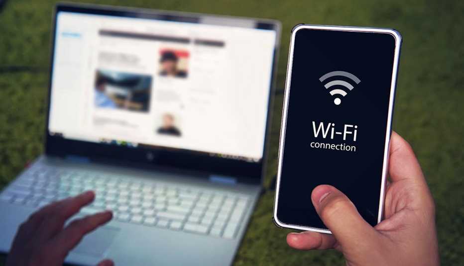 1140-phone-wifi-hotspot-laptop.jpg