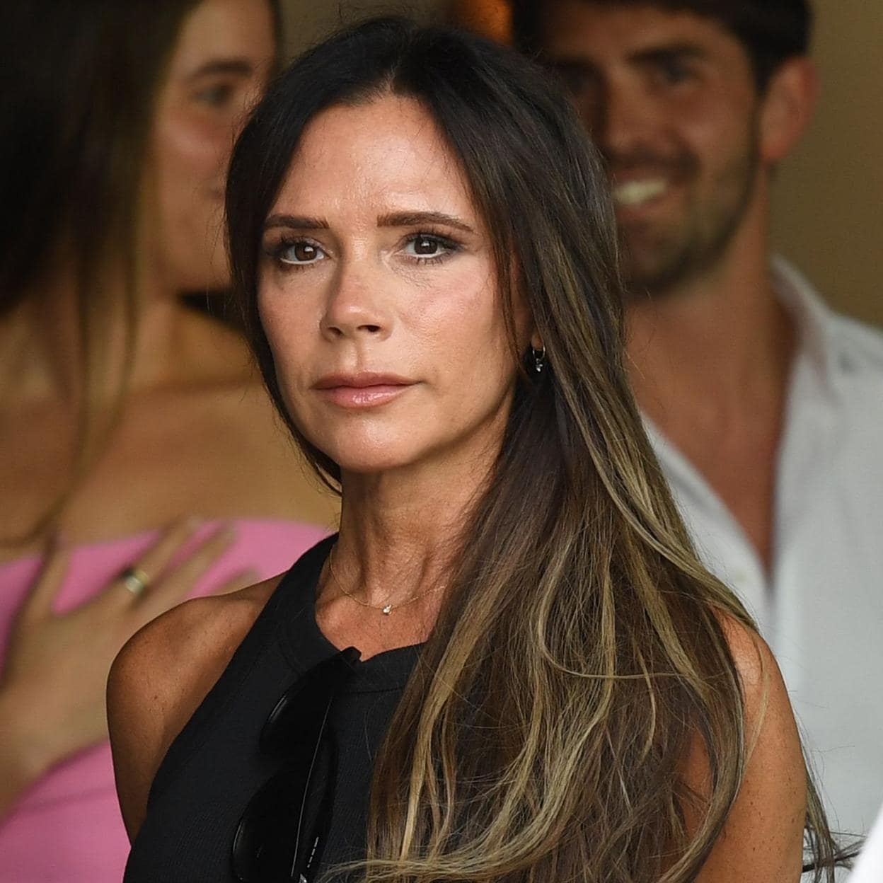 victoria-beckham-maquillaje-kjhg-u2101279779395qef-1248x1248mujerhoy.jpg