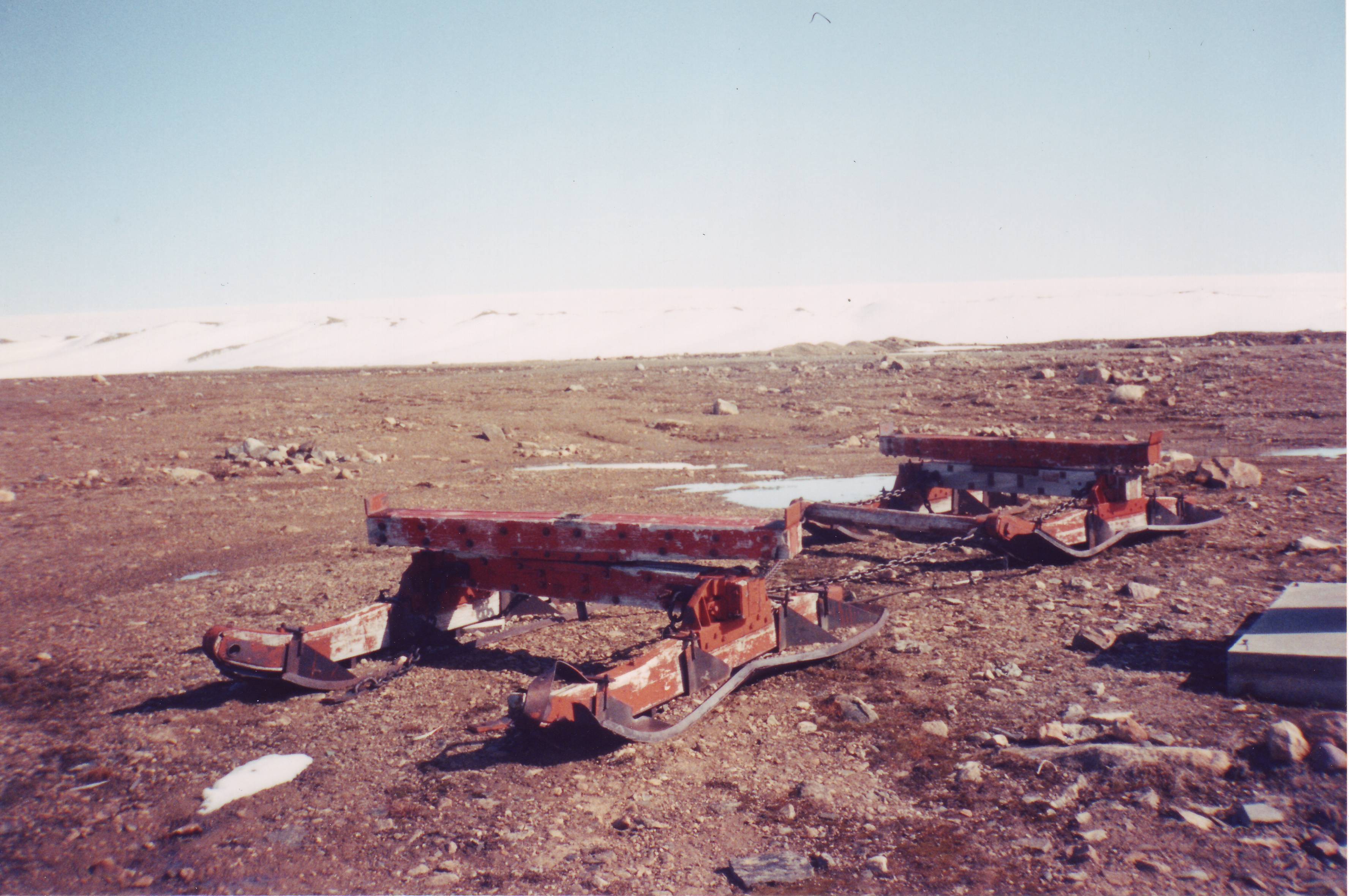 efterladt-slaede-ved-camp-tuto-min.jpg
