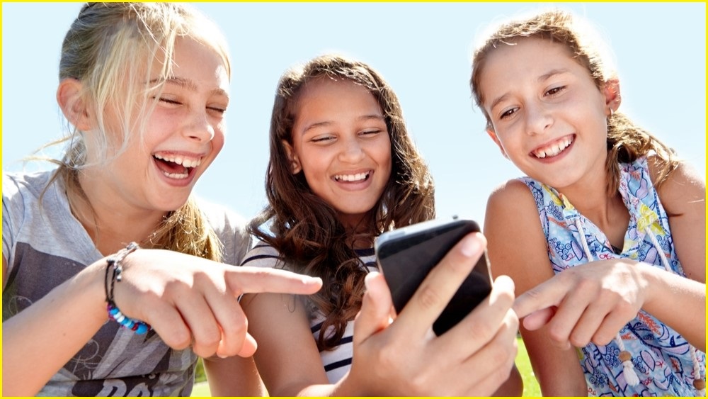 kids-on-social-media.jpg