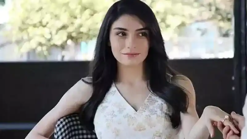 hazar-erguclu-instagram-hesabi-nedir-1.webp