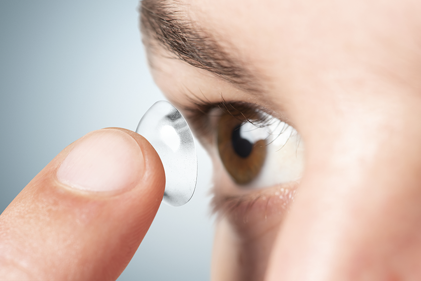 man-applying-his-contact-lens.png