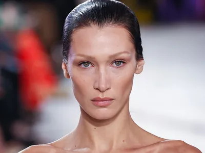 bella-hadid-runway-paris-fashion-week-2022.webp