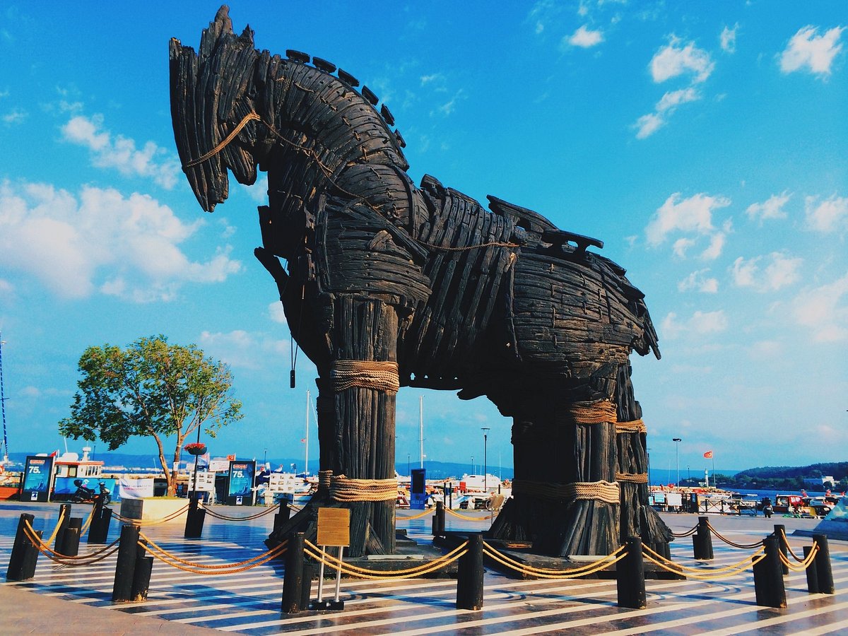 canakkale-truva-heykeli.jpg