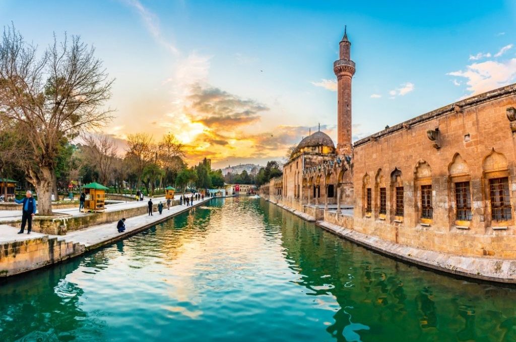 sanliurfa-gezi-rehberi-ve-gezilecek-yerler-1024x680.jpg
