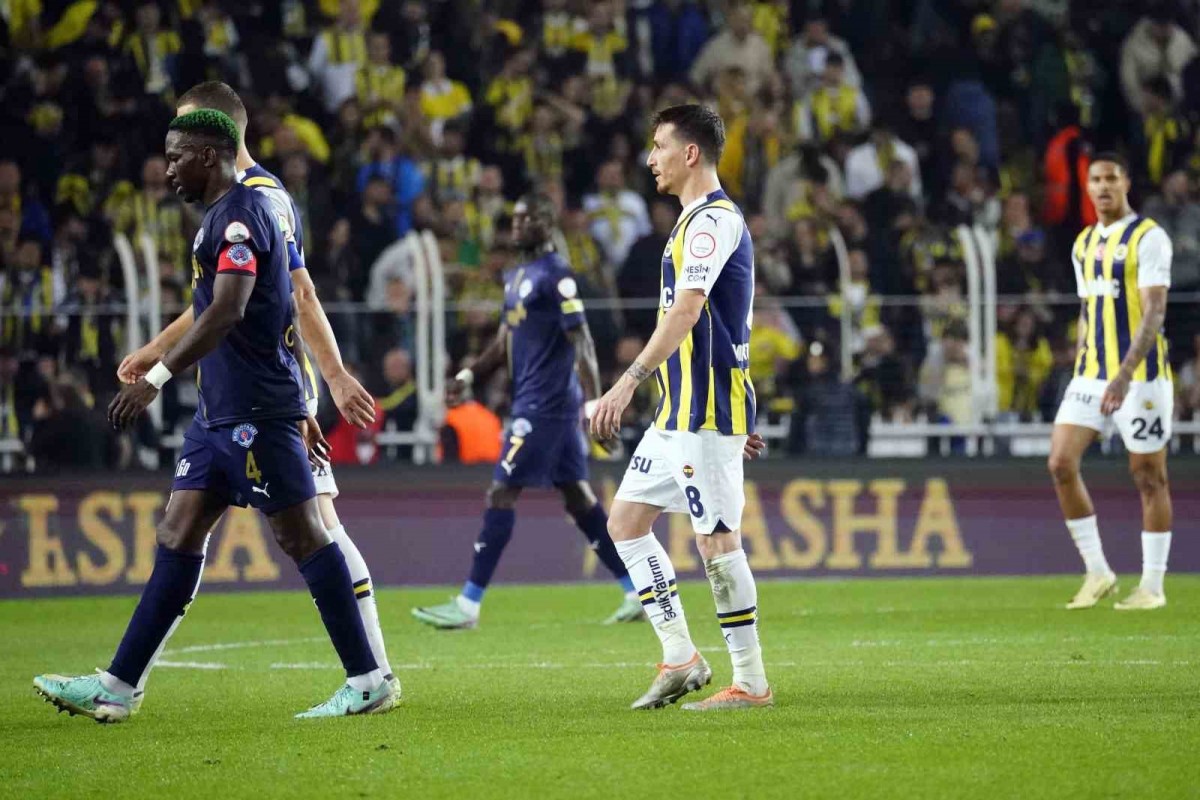 20240224-fenerbahce-kasimpasa-karsisinda-tartismali-bir-penaltiyla-kazanabildi-48287-5159838f7541f3786e70.jpg