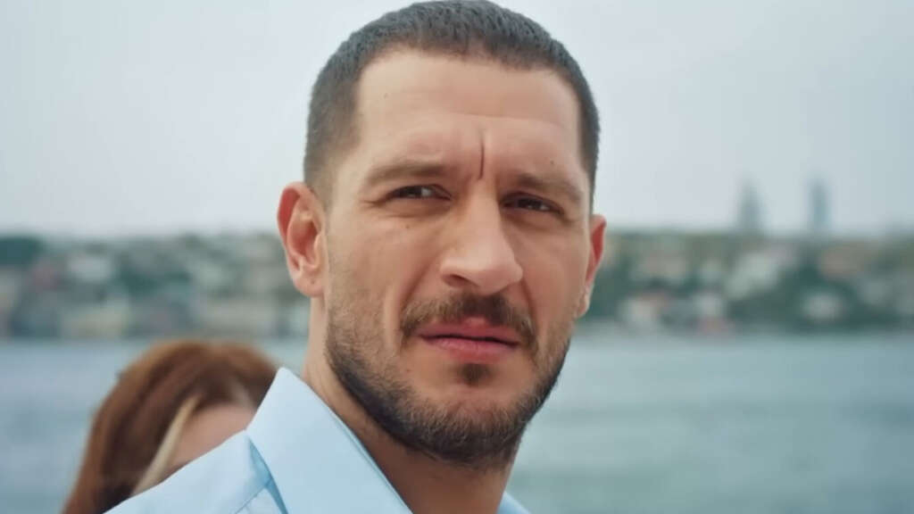 istanbuldaki-cifte-cinayet-sonrasi-tepki-ceken-pozlari-gundeme-gelmisti-uraz-kaygilaroglu-sessizligini-bozdu-oyunculugu-birakmaya-hazirim-nxrx.jpg