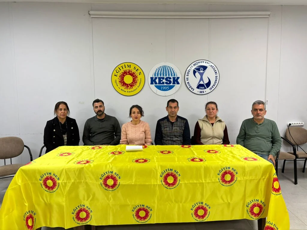 egitim-sen-kiz-ogrencilerin-okul-servisinde-on-koltuga-oturmasini-yasaklayan-yaziya-tepki-gosterdi-bu-yaziyi-geri-cekin.webp