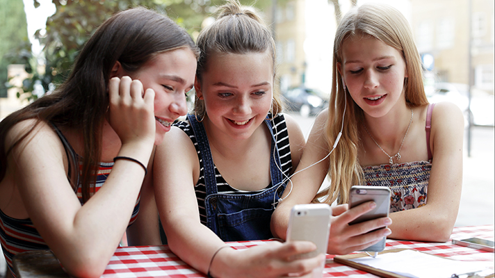 young-girls-on-social-media-gettystock-712.jpg