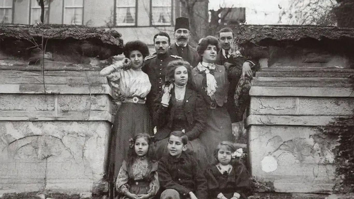 sakir-pasa-ve-ailesi.webp