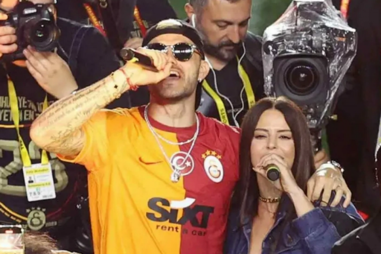 1730319-simge-sagin-icardi-ye-mesaj-vermeye-devam-ediyor-66978245e518e.png