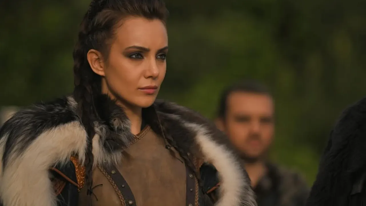 1628-burcu-kirman-kimdir-nereli-kac-yasinda-sevgilisi-kim.webp