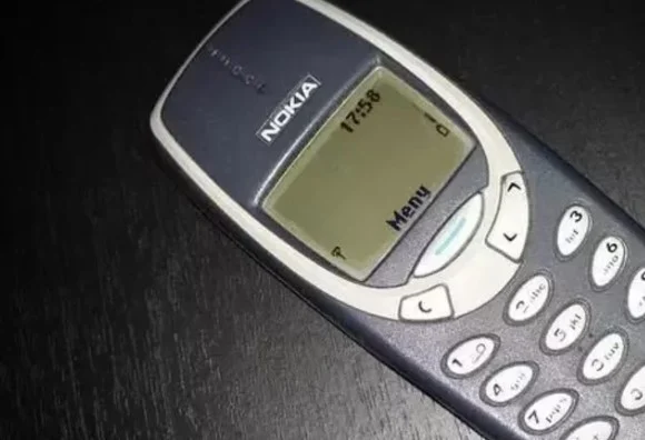 bu-okulda-akilli-telefon-yasak-sadece-nokia-tuslu-telefon-kullaniliyor-e2c007.webp