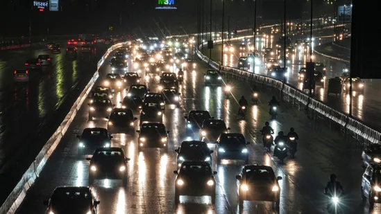 delhi-traffic-christmas-saket-1735088045674-1735088045977.webp
