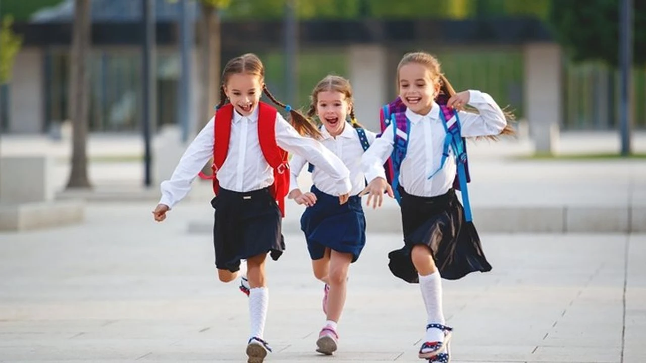 780x411-ogrenciler-dikkat-meb-2020-tatil-tarihlerini-duyurdu-2-ara-tatil-ne-zaman-1578320857637.webp