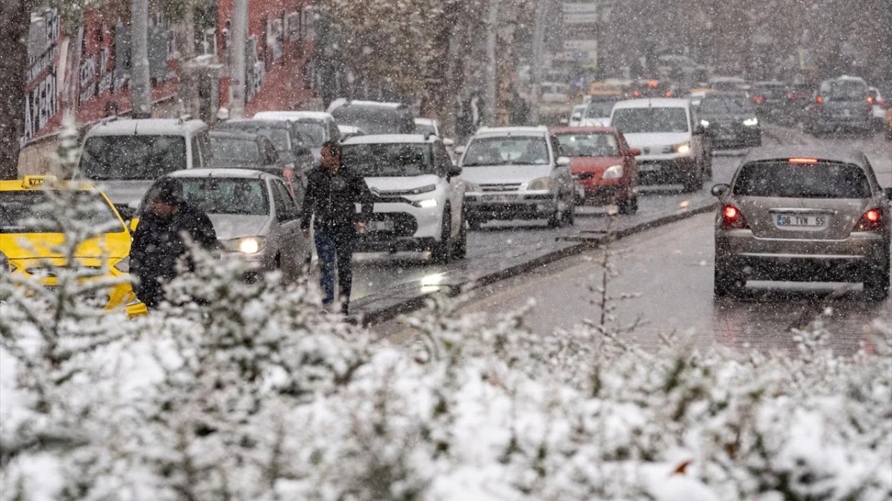 ankaraya-kar-geliyor-meteoroloji-tarih-verdi-dsjv-jpg.webp
