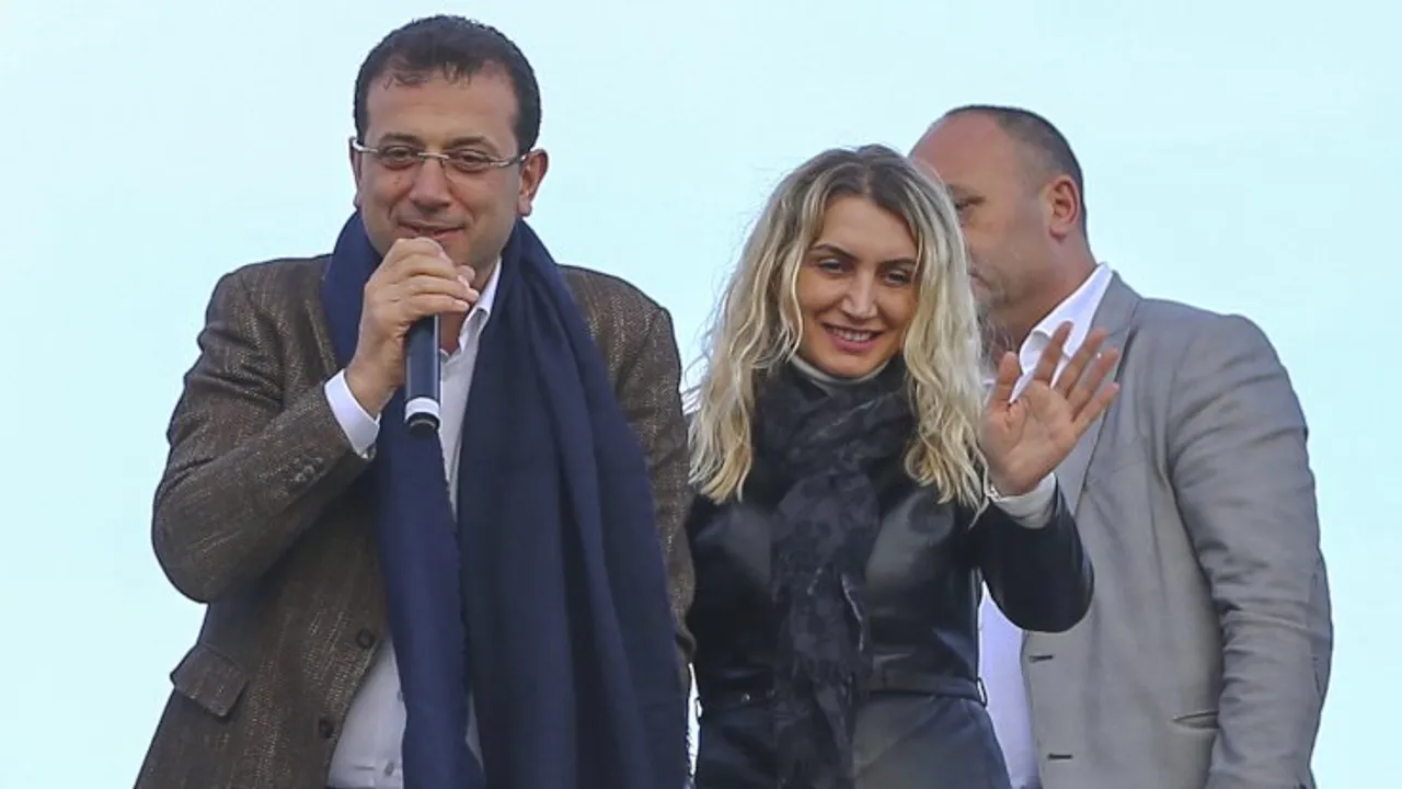 ekrem-imamoglu-chp-istanbul-buyuksehir-belediye-baskan-sarachane-yerel-secim-dilek-imamoglu-18-jpg-001.webp