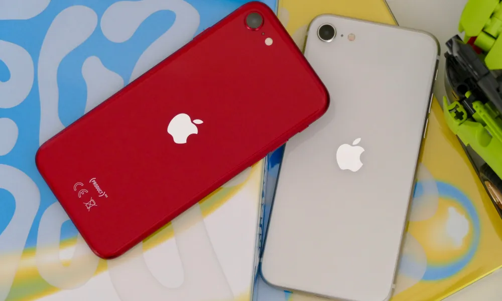 iphone-se-2022-and-2020-back-jpg.webp