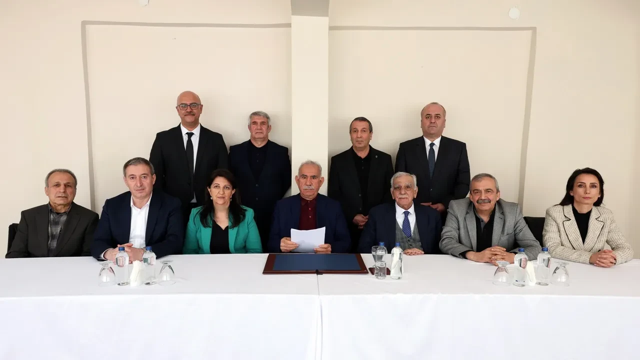 abdullah-ocalan-ne-zaman-yakalandi-tarih-yeniden-gundemde-3205111-202502271702-1.webp