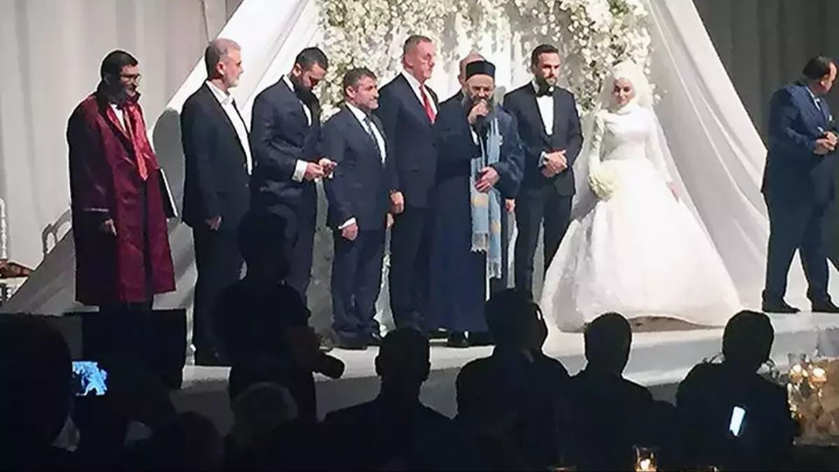 esat-palazoglu-kimdir-cubbeli-ahmetin-kizi-yusra-unlunun-esi-kac-yasinda-17406744318303-2.jpg