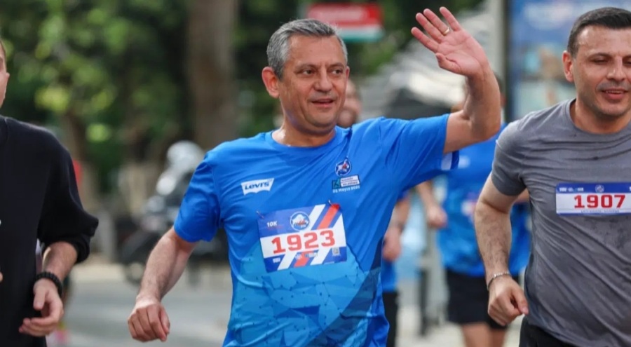 204265-chp-lideri-ozgur-ozel-istanbul-maratonu-nda-cydd-icin-kosacak-6902165a267bc.jpg