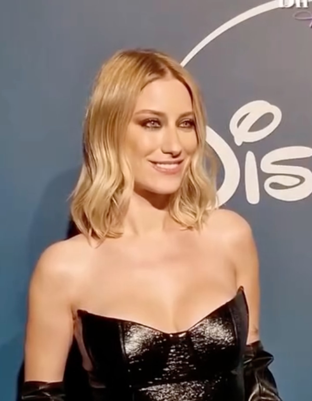 hazal-kaya-1.jpg