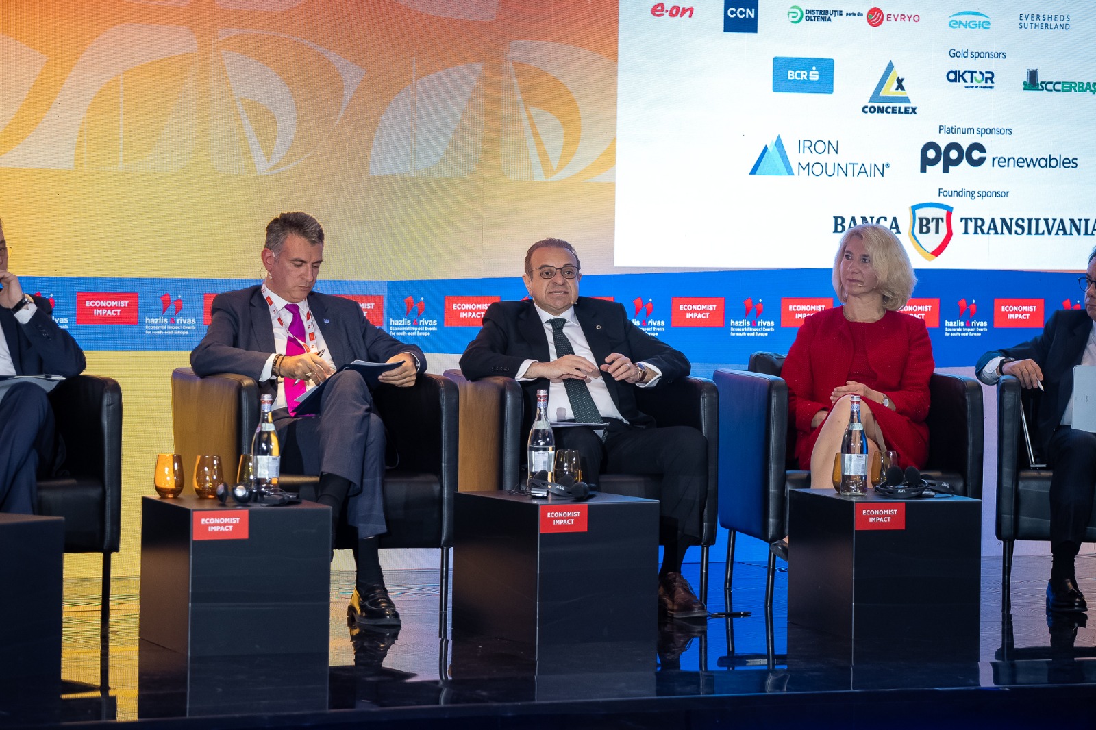 romania-government-roundtable.jpg