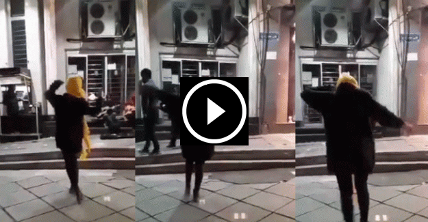İran’da bir kadın özgürlük için böyle dans etti