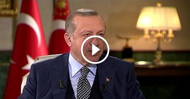 Erdoğan, canlı yayında promter olmayınca kağıttan destek aldı
