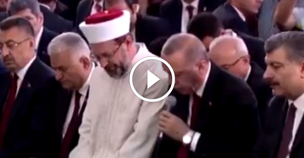 Erdoğan, 15 Temmuz şehitleri için Kuran okudu