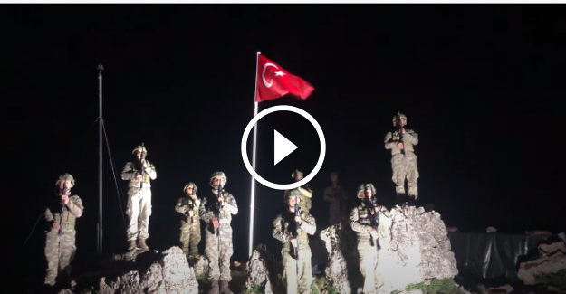 Mehmetçik saat 21:00'de İstiklal Marşı'nı böyle okudu