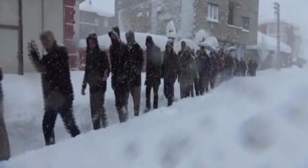 Hakkari'de hastaya hendek zulmü!