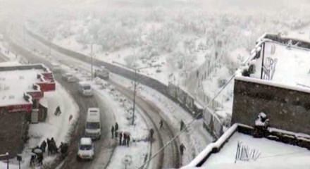 Hava ve kara ulaşımına kar engeli