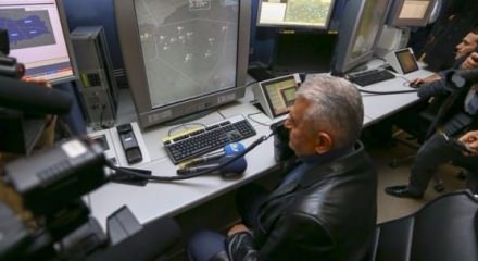 Bakan Yıldırım'dan uçak yolcularına sürpriz