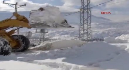 Doğu'da kar esareti sürüyor