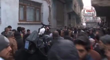 Eve roket isabet etti: Ölü ve yaralılar var!