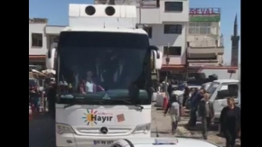 CHP'nin 'hayır' otobüsünden Kürtçe anons: Rojbaş Diyarbekir, Bejna Na