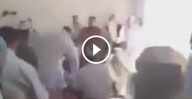 Cemaat, zikir töreninde kadınlı erkekli coştu!